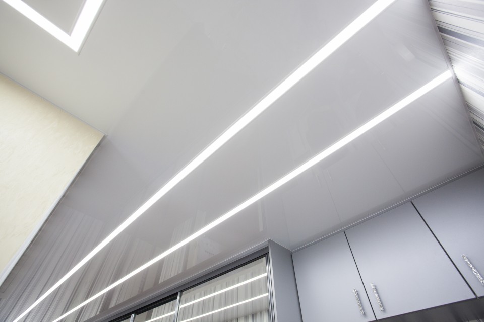 Заказать световые потолки с линией света в г. Шиханы
